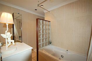 10. Hauptbadezimmer en Suite